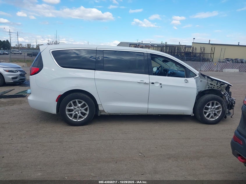 2017 Chrysler Pacifica Touring VIN: 2C4RC1DGXHR634302 Lot: 43558217