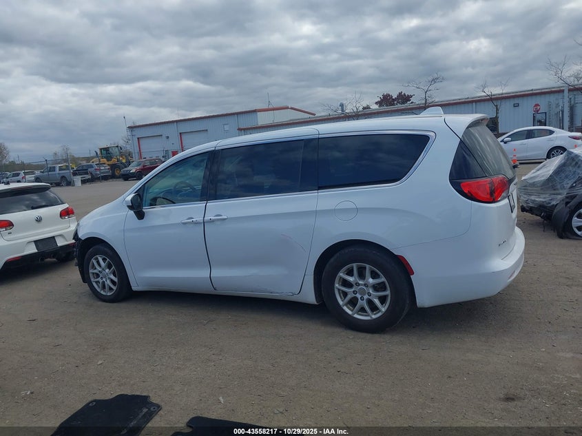 2017 Chrysler Pacifica Touring VIN: 2C4RC1DGXHR634302 Lot: 43558217