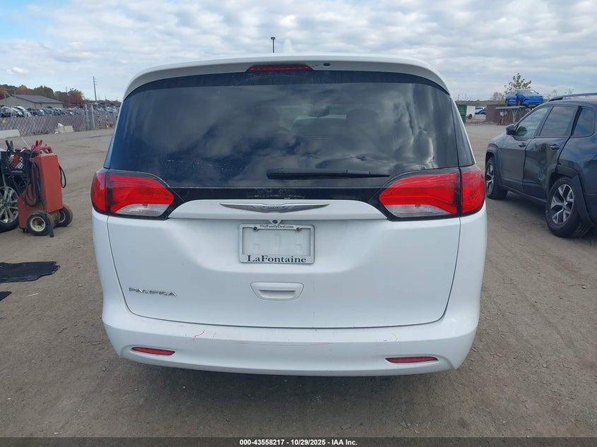 2017 Chrysler Pacifica Touring VIN: 2C4RC1DGXHR634302 Lot: 43558217