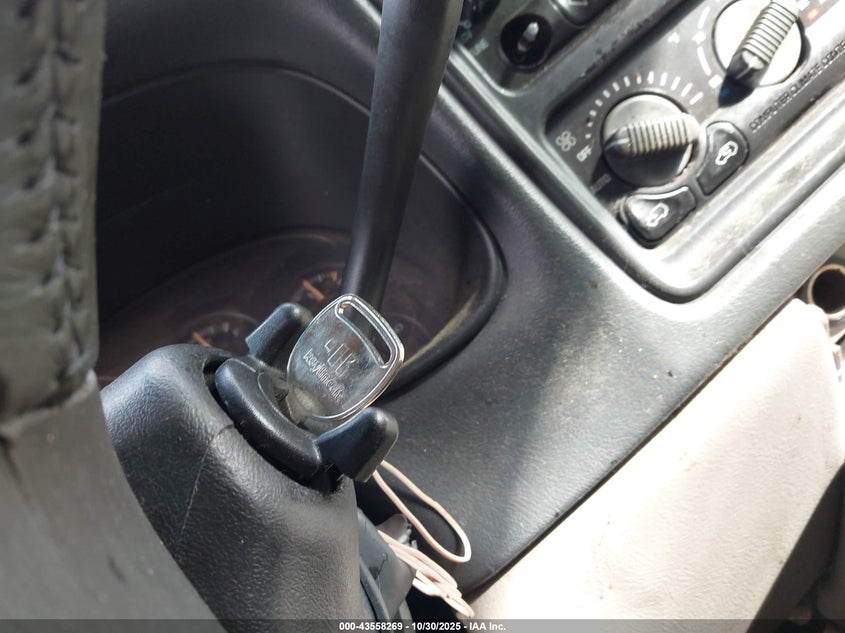 2002 Chevrolet Tahoe Lt VIN: 1GNEC13Z12R239060 Lot: 43558269