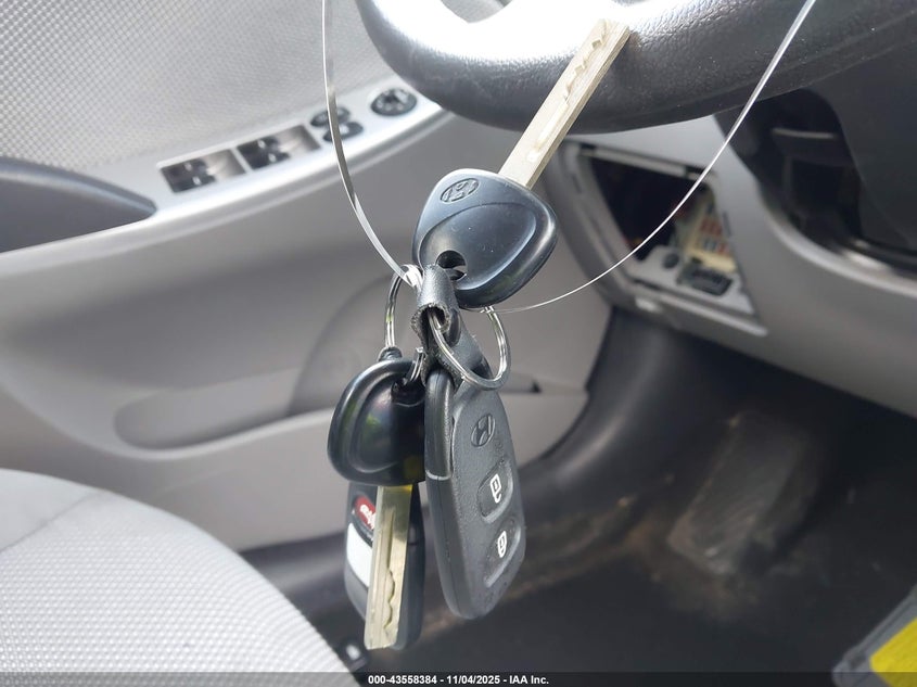 2013 Hyundai Accent Gls/Gs VIN: KMHCT4AE1DU552672 Lot: 43558384