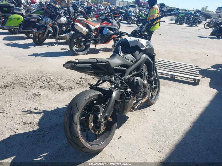JYARN33EXGA010276 2016 YAMAHA FZ photo no. 4