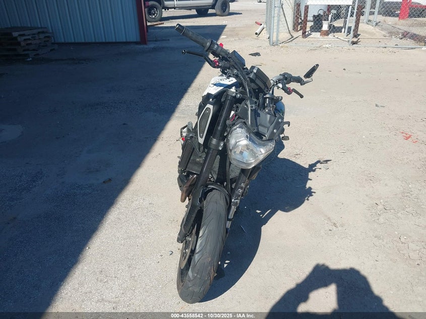 JYARN33EXGA010276 2016 YAMAHA FZ photo no. 5
