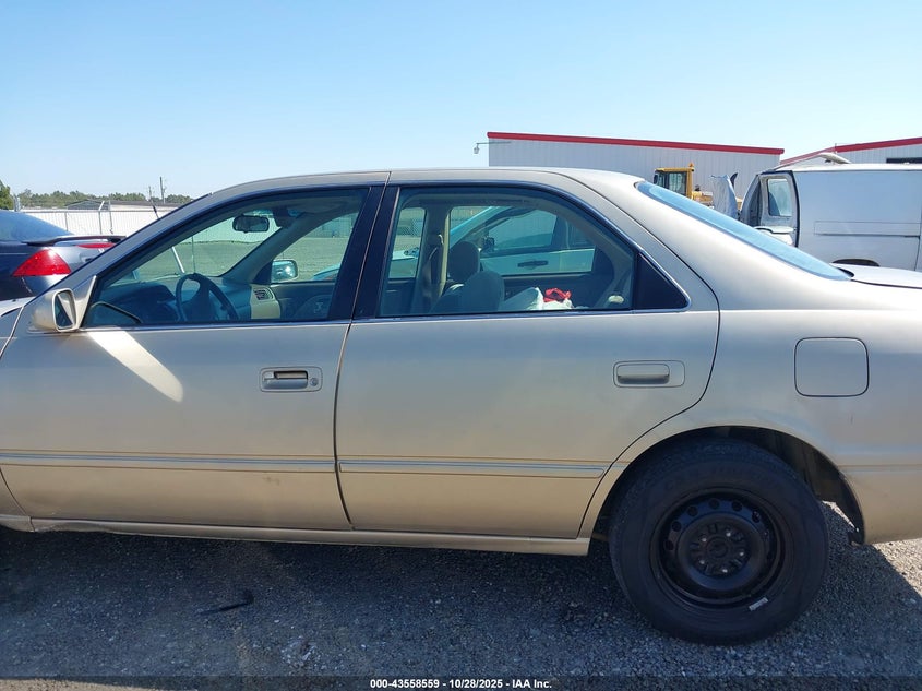 1999 Toyota Camry Le VIN: 4T1BG22K1XU894913 Lot: 43558559