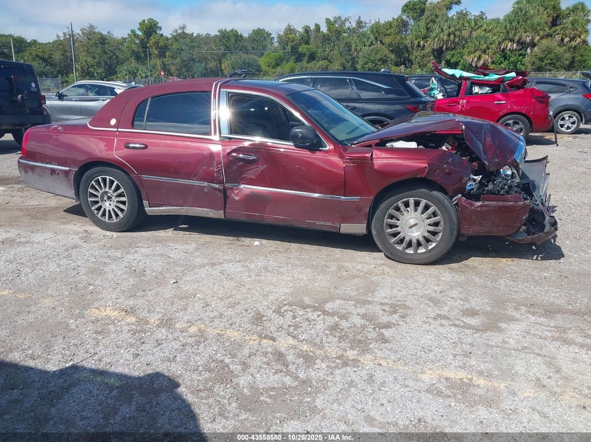 2003 Lincoln Town Car Executive VIN: 1LNHM81W03Y601824 Lot: 43558580