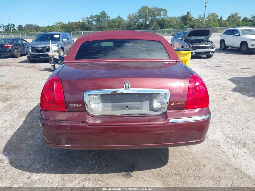 2003 Lincoln Town Car Executive VIN: 1LNHM81W03Y601824 Lot: 43558580