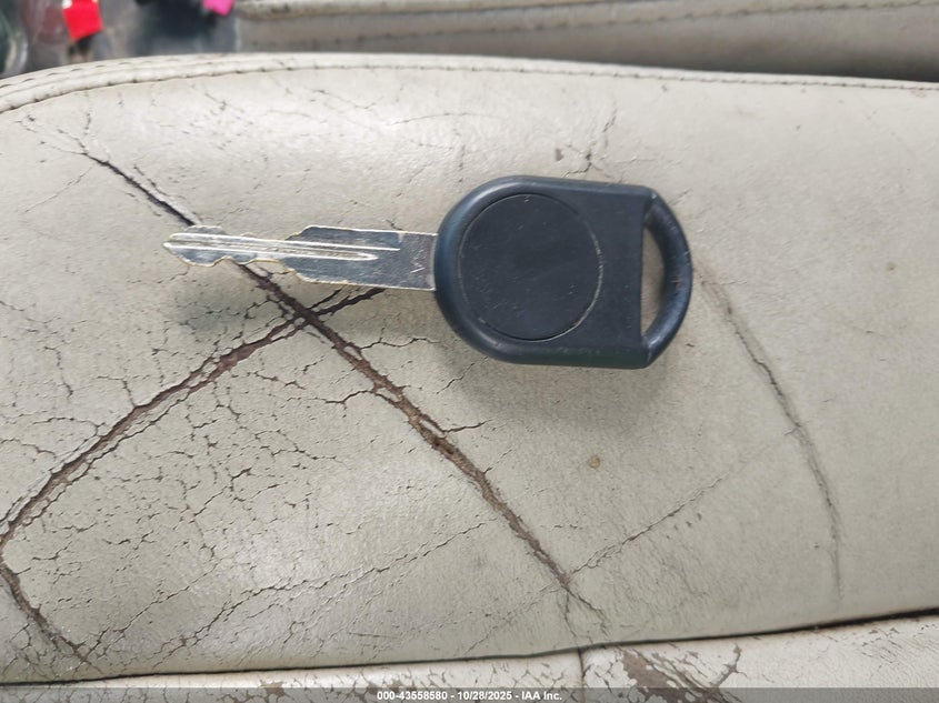 2003 Lincoln Town Car Executive VIN: 1LNHM81W03Y601824 Lot: 43558580