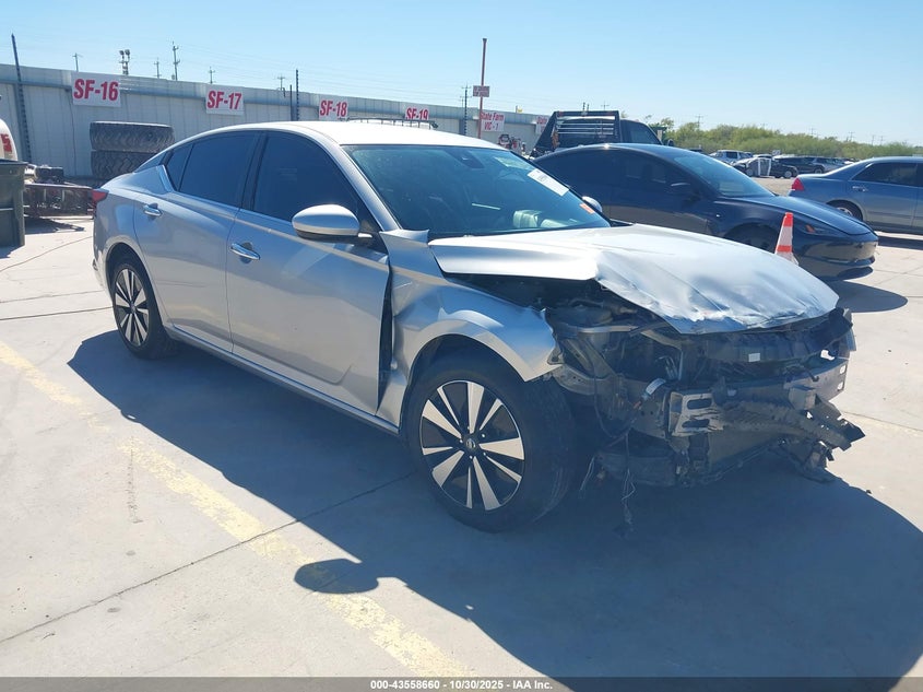 NISSAN ALTIMA SV FWD