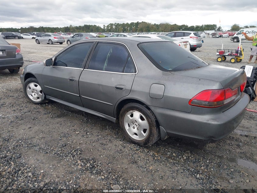 1HGCG16521A010687 2001 HONDA ACCORD photo no. 3