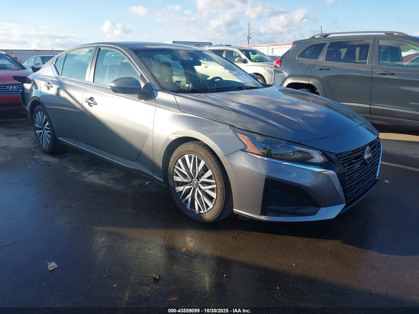 NISSAN ALTIMA SV FWD