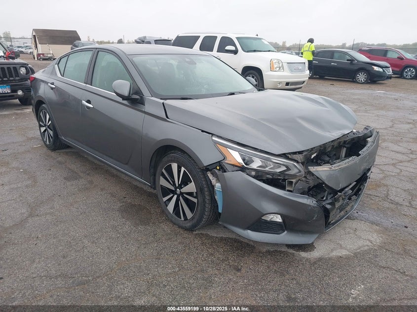 NISSAN ALTIMA SV FWD