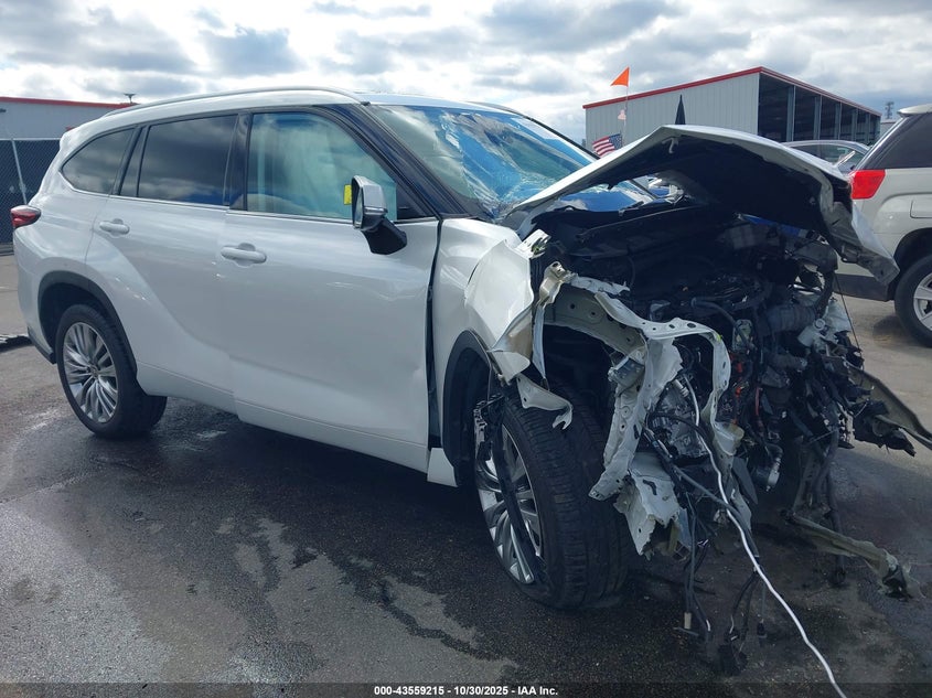 TOYOTA HIGHLANDER HYBRID PLATINUM