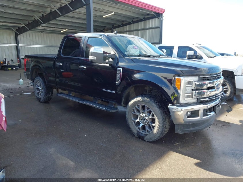 FORD F-250 LARIAT