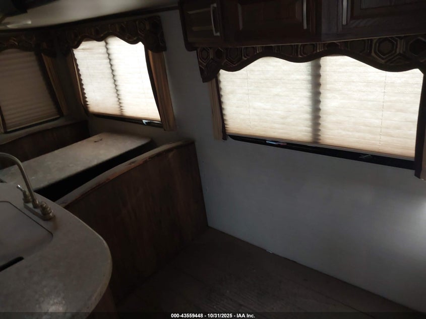 4YDT33R25FV504370 2015   photo no. 12