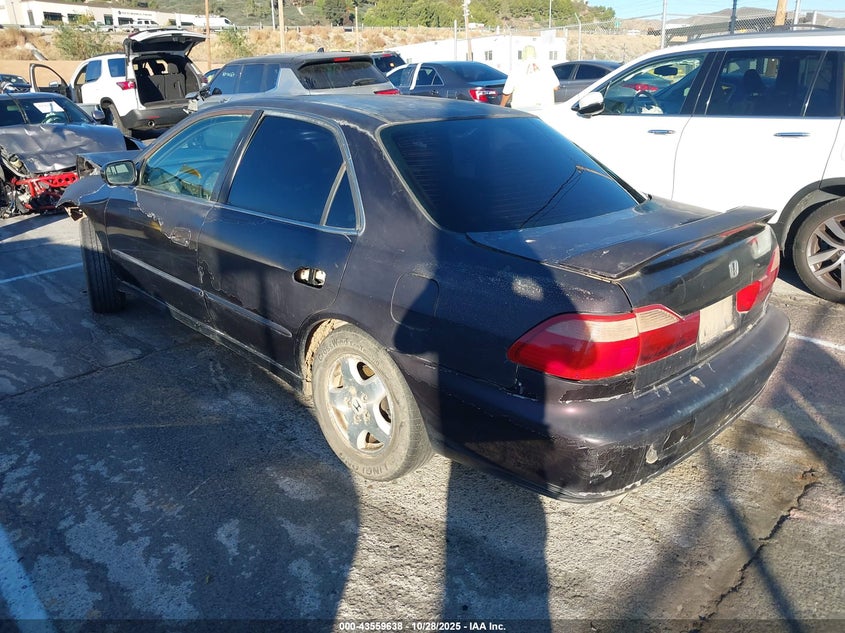 1HGCG1657WA035530 1998 HONDA ACCORD photo no. 3