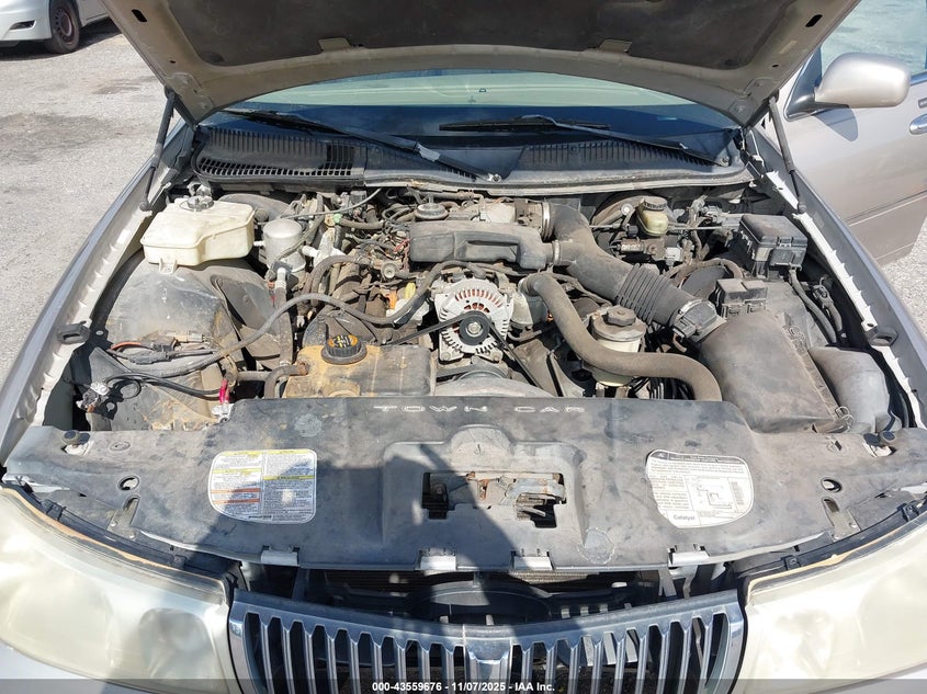 2000 Lincoln Town Car Executive VIN: 1LNHM81W6YY828815 Lot: 43559676