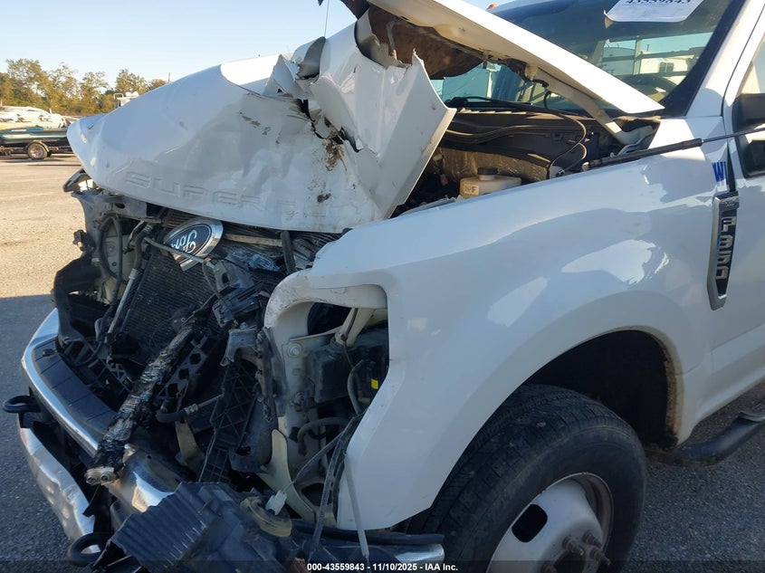 2017 Ford F-350 Chassis Xl VIN: 1FDRF3G65HEB94763 Lot: 43559843