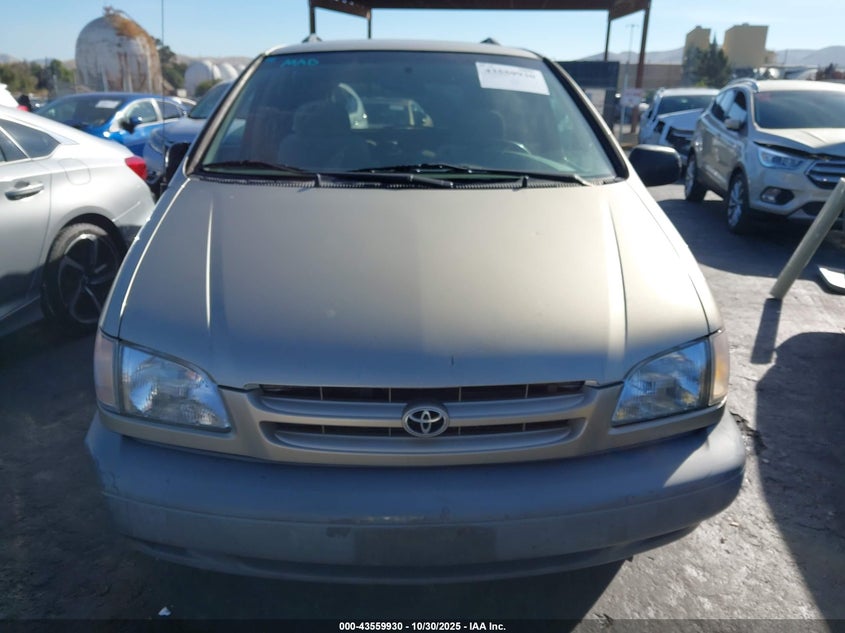 2000 Toyota Sienna Le VIN: 4T3ZF13C2YU261848 Lot: 43559930