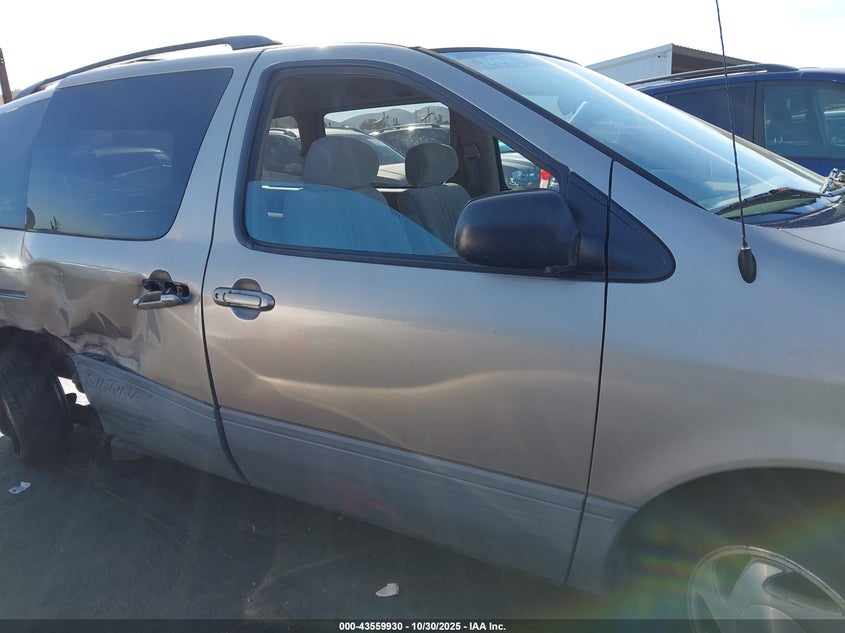 2000 Toyota Sienna Le VIN: 4T3ZF13C2YU261848 Lot: 43559930