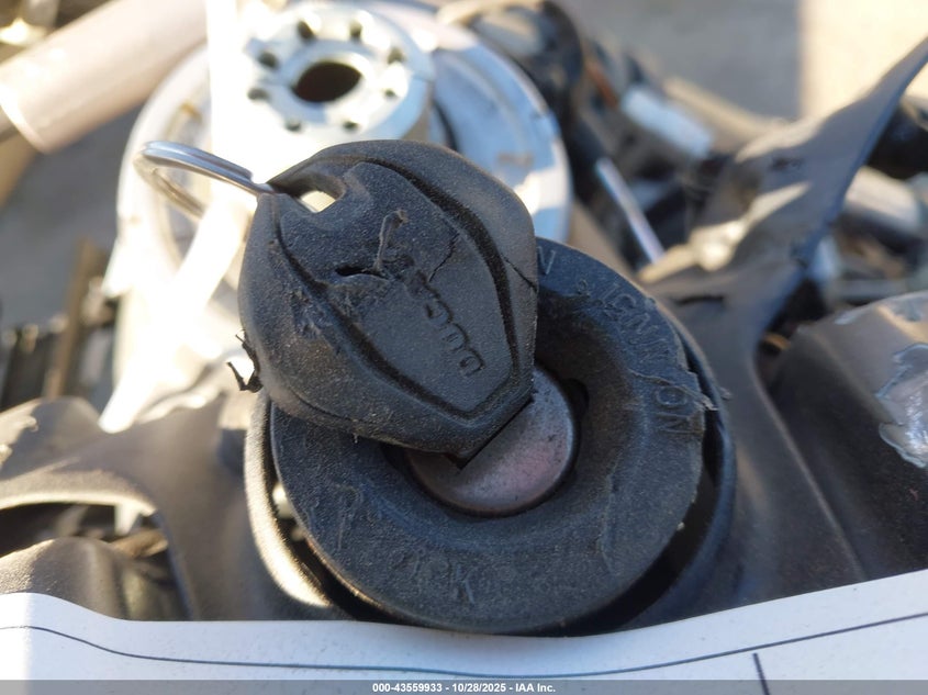 2024 Ducati Panigale V2 VIN: ZDMHAATW6RB015324 Lot: 43559933