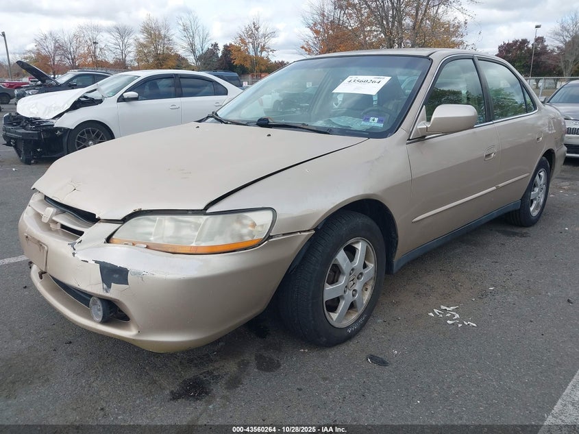 1HGCG6696YA088156 2000 HONDA ACCORD photo no. 2