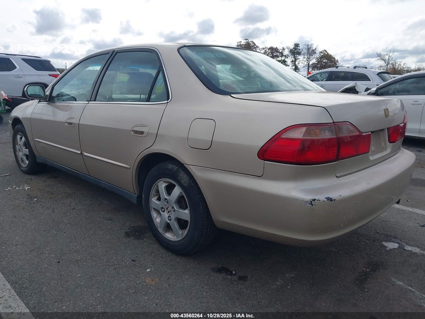 1HGCG6696YA088156 2000 HONDA ACCORD photo no. 3