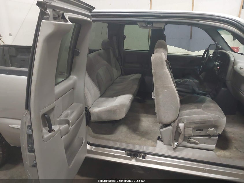 2000 GMC Sierra 1500 Sle VIN: 2GTEC19T3Y1302186 Lot: 43560936