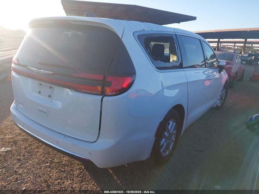 2C4RC1FG4PR559558 2023 CHRYSLER PACIFICA photo no. 4