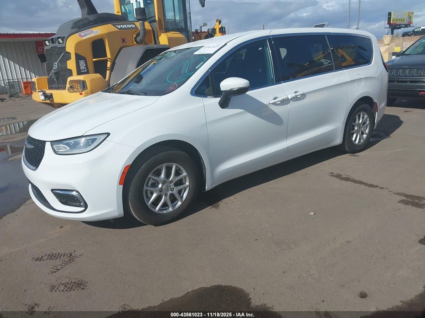 Vin: 2c4rc1fg4pr559558, lot: 44056065, chrysler pacifica touring 20232