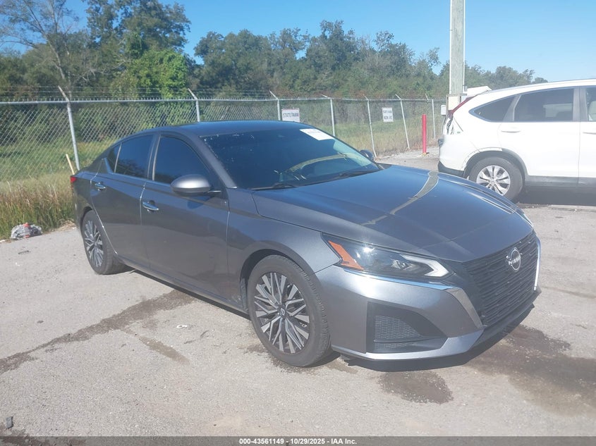 NISSAN ALTIMA SV FWD