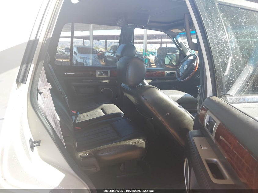 2006 Lincoln Navigator Luxury/Ultimate VIN: 5LMFU27526LJ16330 Lot: 43561205