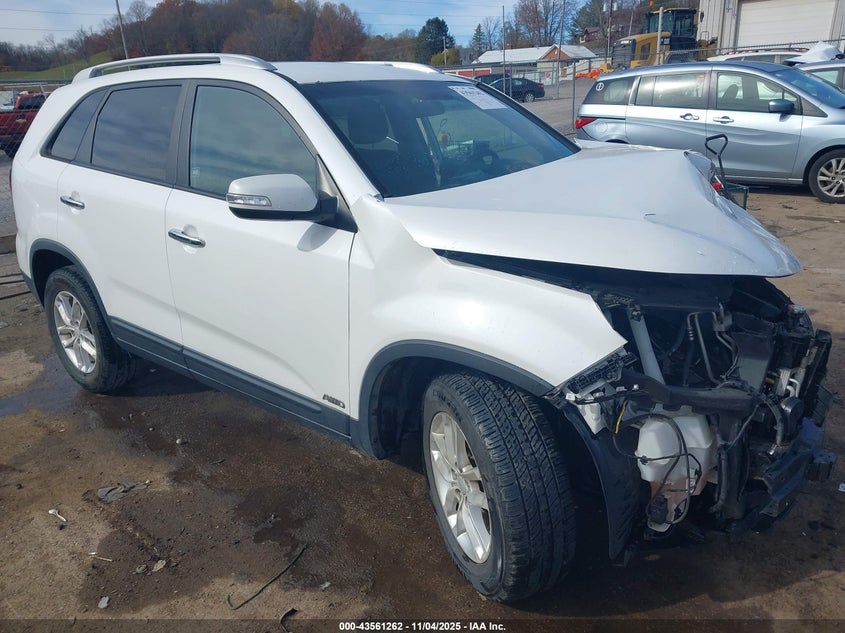 2015 KIA SORENTO LX V6 - 5XYKTDA71FG659114
