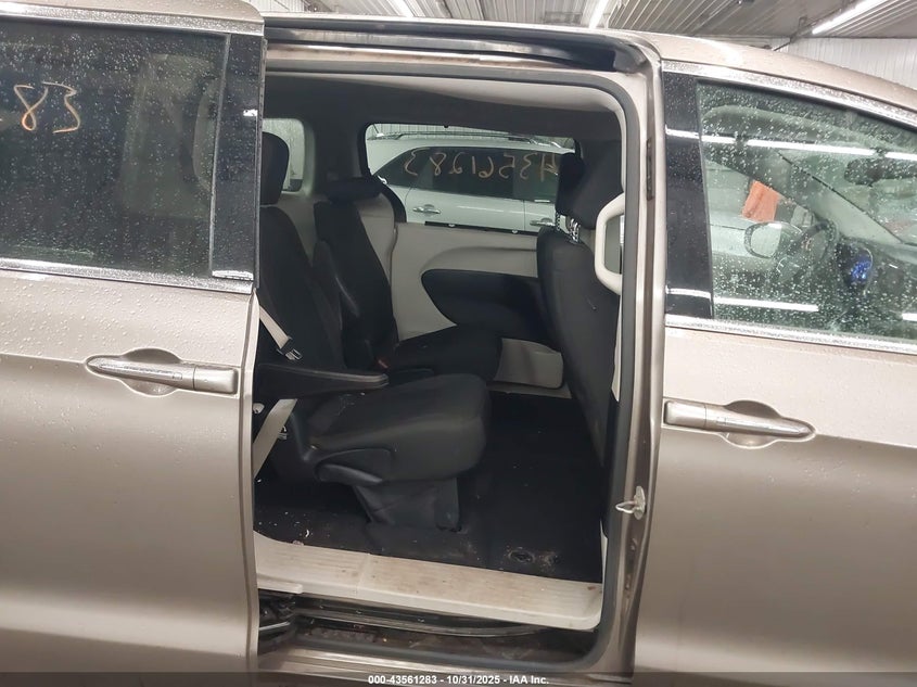 2018 Chrysler Pacifica Touring Plus VIN: 2C4RC1FG6JR131689 Lot: 43561283