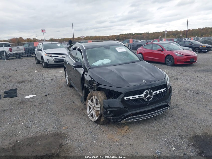 MERCEDES-BENZ GLA-CLASS 4MATIC