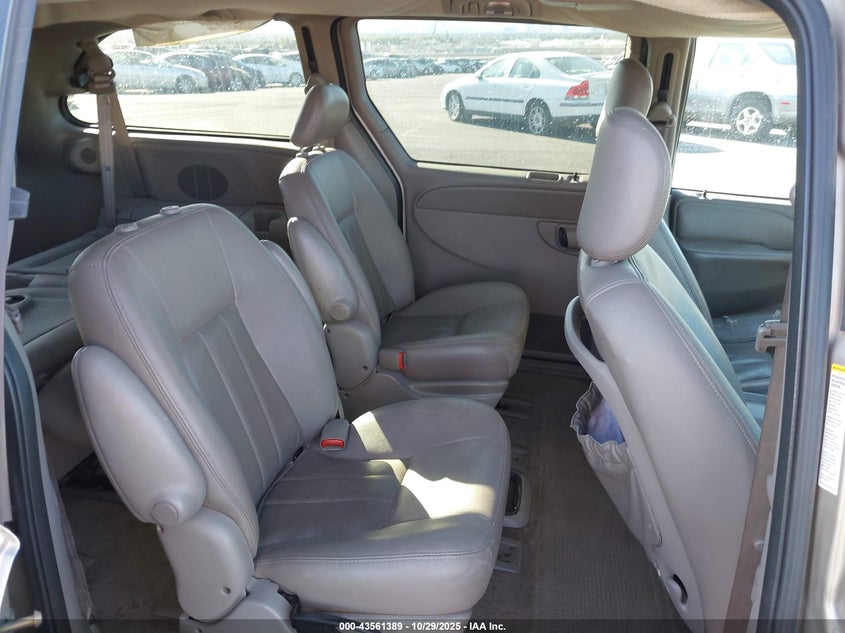 2C4GP54L53R340007 2003 CHRYSLER TOWN & COUNTRY photo no. 8