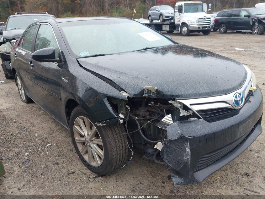 TOYOTA CAMRY HYBRID XLE