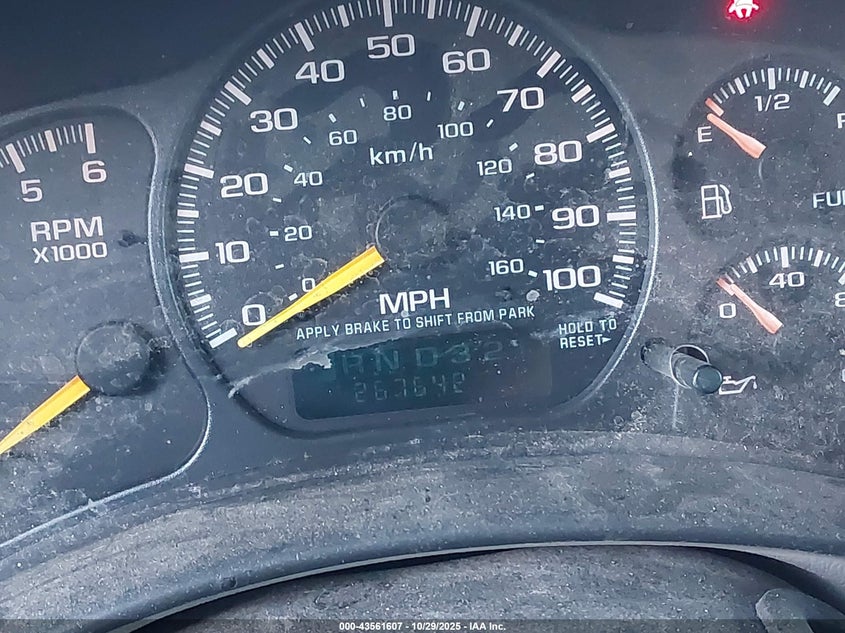 2001 Chevrolet Suburban 1500 Lt VIN: 1GNFK16T11J241063 Lot: 43561607