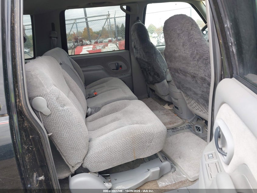 1999 Chevrolet Suburban 1500 Lt VIN: 3GNFK16R9XG255548 Lot: 43561746