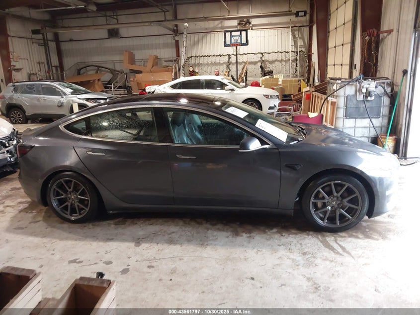 2018 Tesla Model 3 Long Range/Performance VIN: 5YJ3E1EB7JF066160 Lot: 43561797