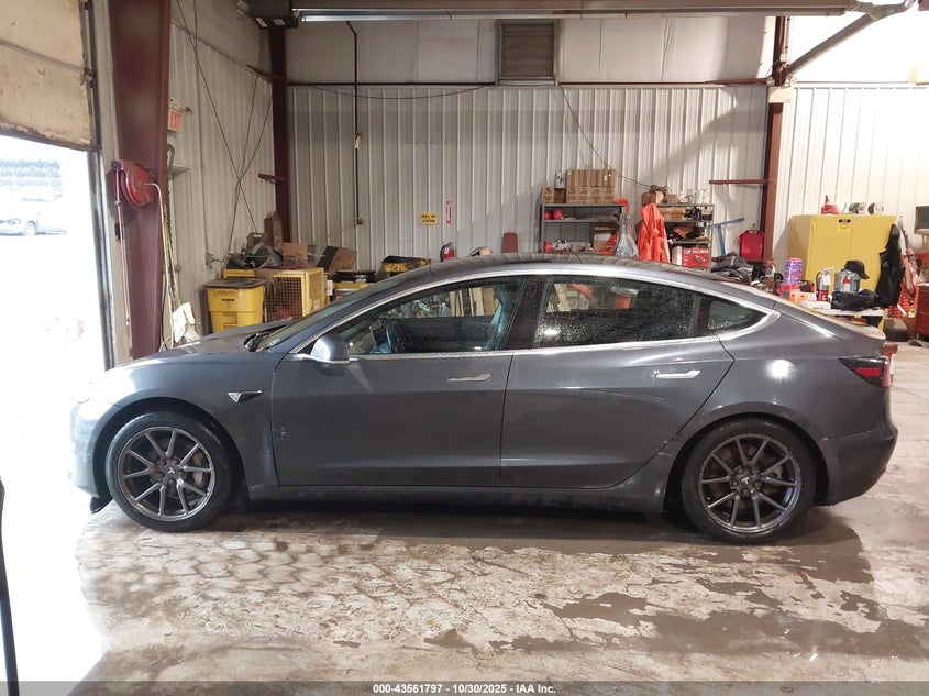 2018 Tesla Model 3 Long Range/Performance VIN: 5YJ3E1EB7JF066160 Lot: 43561797