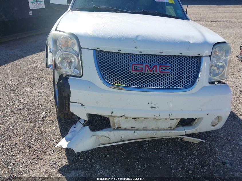 2007 GMC Yukon Denali VIN: 1GKFK638X7J302140 Lot: 43561814