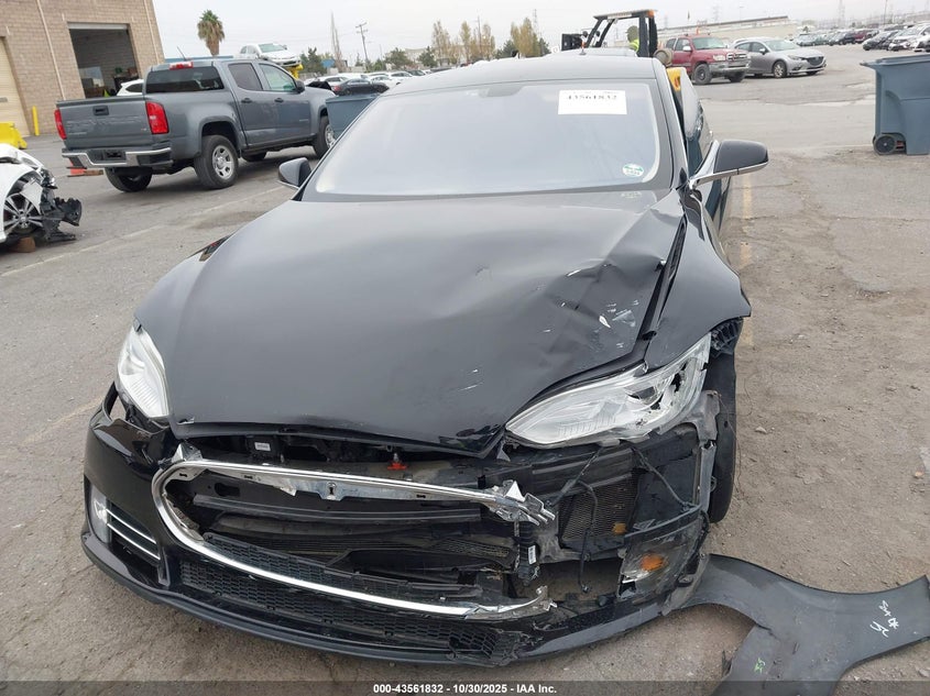 2014 Tesla Model S P85 VIN: 5YJSA1H12EFP40005 Lot: 43561832