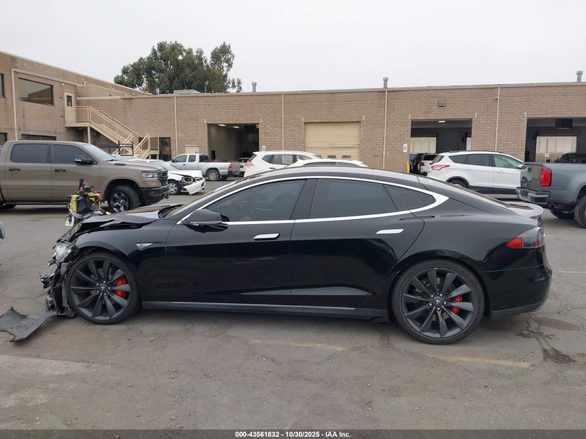 2014 Tesla Model S P85 VIN: 5YJSA1H12EFP40005 Lot: 43561832