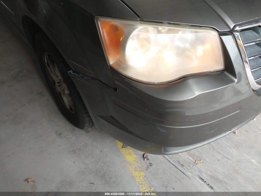 2010 Chrysler Town & Country Touring Plus VIN: 2A4RR8D10AR454572 Lot: 43561850