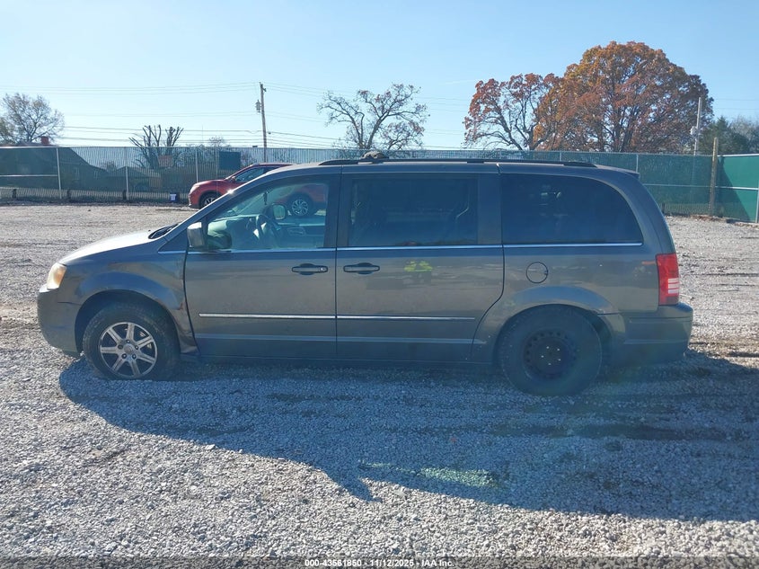 2010 Chrysler Town & Country Touring Plus VIN: 2A4RR8D10AR454572 Lot: 43561850