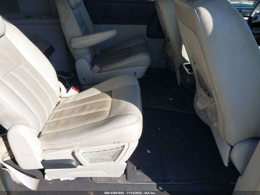 2010 Chrysler Town & Country Touring Plus VIN: 2A4RR8D10AR454572 Lot: 43561850