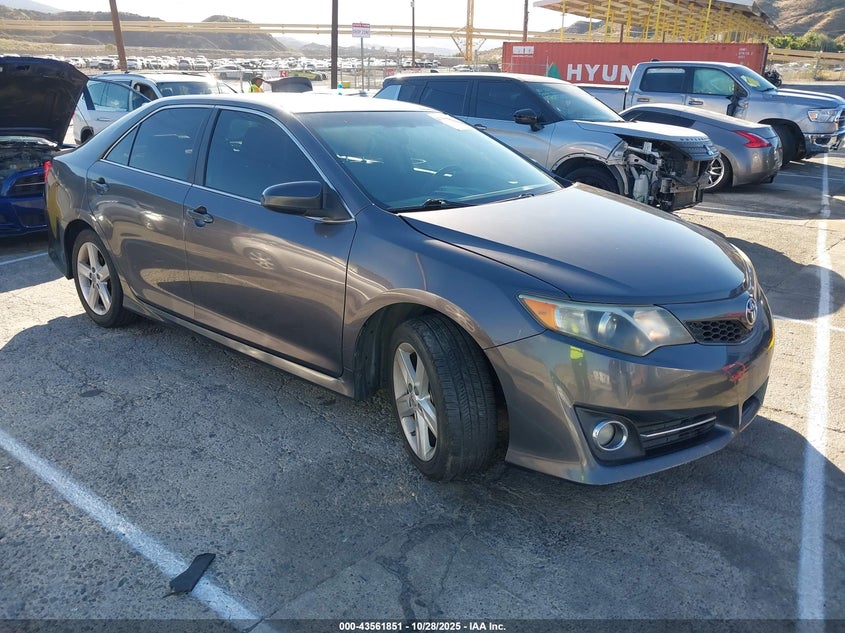 TOYOTA CAMRY SE