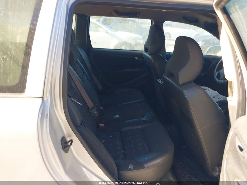 2001 Volvo V70 2.4 VIN: YV1SW61R812112830 Lot: 43562329