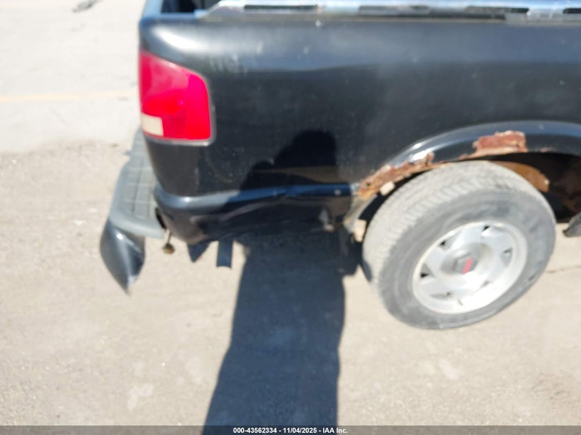 1998 GMC Sonoma Sls VIN: 1GTCS19X8W8539652 Lot: 43562334