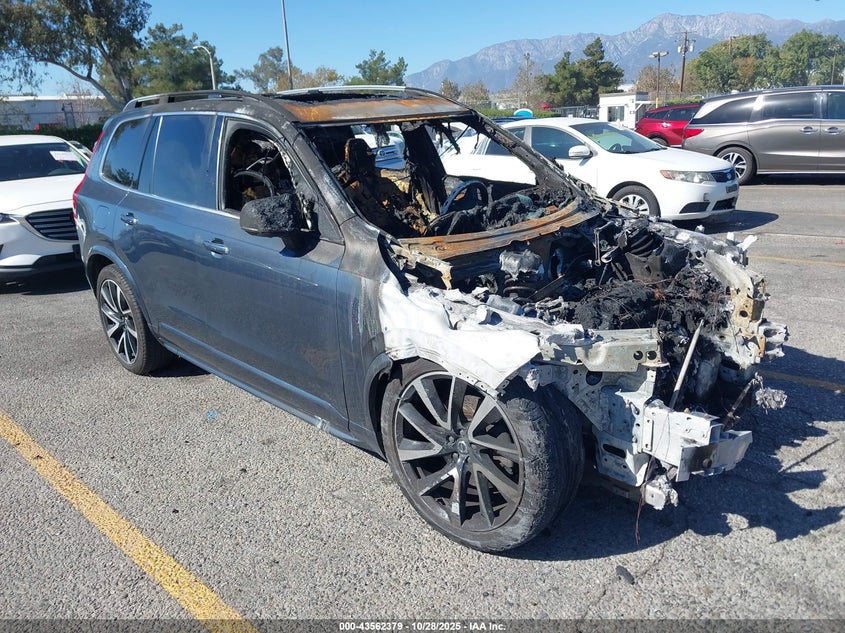 VOLVO XC90 T6 MOMENTUM